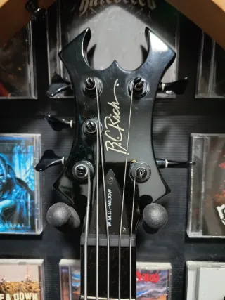 Bajo B.C. Rich W.M.D Widow 5 cuerdas