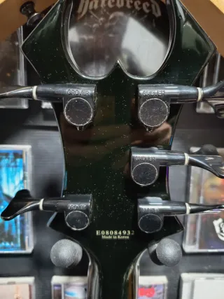 Bajo B.C. Rich W.M.D Widow 5 cuerdas