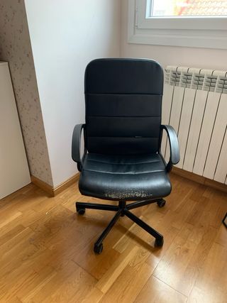 Silla de oficina negra