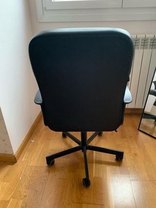 Silla de oficina negra