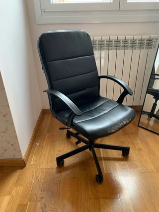 Silla de oficina negra