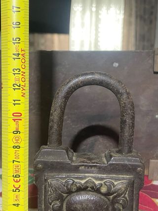 Candado antiguo con llave