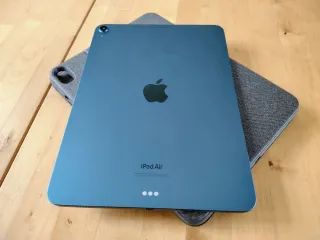 iPad Air M1 Azul 64GB + Logitech Teclado + Pencil