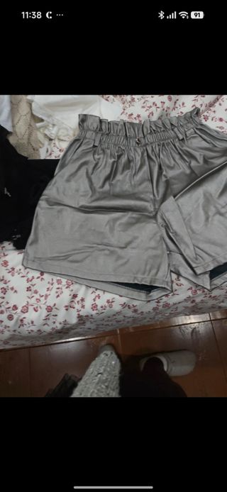 Pantalón corto plateado