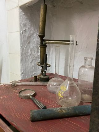 Antiguo equipo de laboratorio