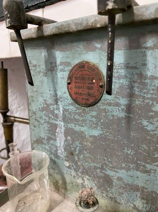 Antiguo equipo de laboratorio