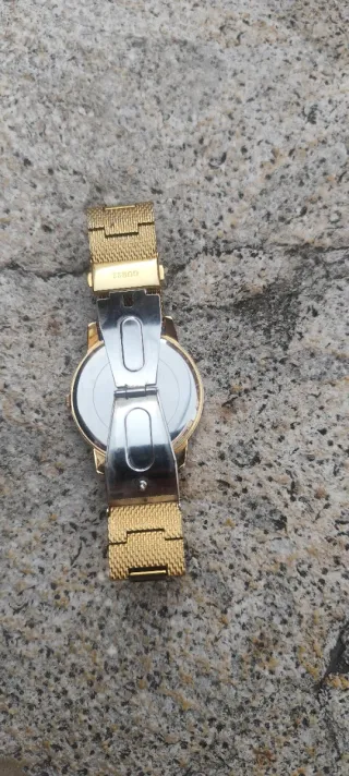 Reloj Guess Dorado Malla Metálica