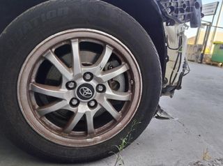 4261147310 llanta toyota prius v 1.8 at (99 225536