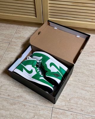 Jordan 1 Mid Green