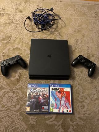 PS4 Slim 500 GB + 2 mandos + 2 Juegos
