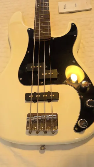 Bajo Fender Precision Bass Blanco