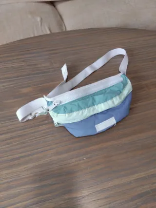 Riñonera Zara azul y verde