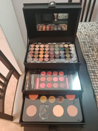 Maletín de maquillaje negro nuevo