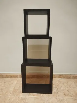 Estanterías cuadradas de madera