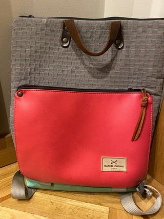 Mochila Daniel Chong Rosa y Verde y abrigo