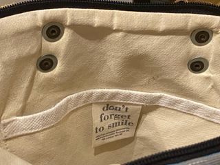 Mochila Daniel Chong Rosa y Verde y abrigo