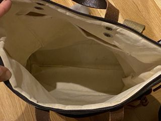 Mochila Daniel Chong Rosa y Verde y abrigo