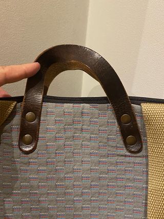 Mochila Daniel Chong Rosa y Verde y abrigo