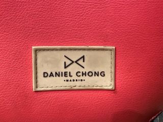 Mochila Daniel Chong Rosa y Verde y abrigo