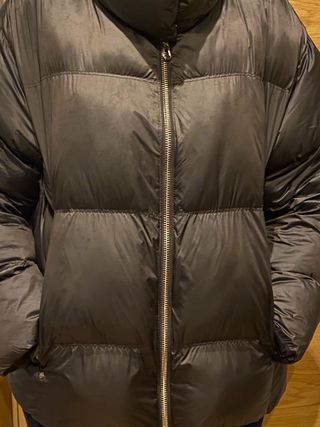 Mochila Daniel Chong Rosa y Verde y abrigo