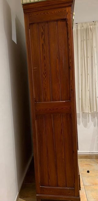 Armario de madera maciza estilo modernista