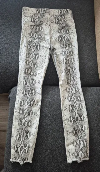 Pantalón Zara estampado serpiente Talla 36
