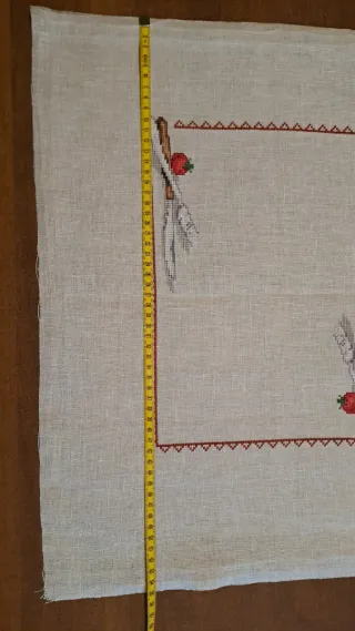 Runner e centrino ricamati