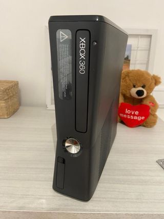 Xbox 360 + 5 juegos + 2 mandos