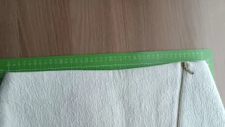 Falda blanca con cremallera lateral