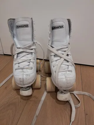 Patines de 4 ruedas blancos.Talla 33