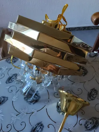 Lámpara colgante dorada y cristal