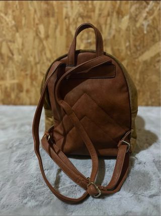 Mochila castanha em lona e couro