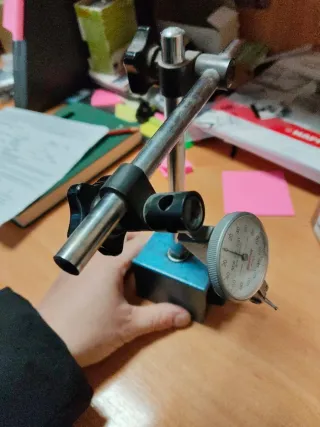 Reloj de precisión con soporte magnético