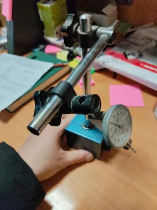 Reloj de precisión con soporte magnético