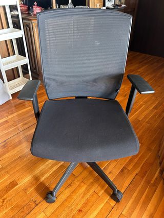 Silla oficina ergonómica negra en perfecto estado