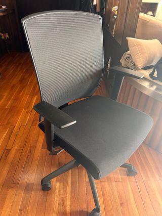 Silla oficina ergonómica negra en perfecto estado