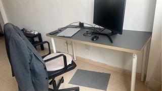 Mesa de escritorio moderna de ikea nueva