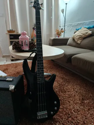 Bajo Eléctrico Fender + Amplificador