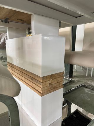 Mesa extensible + 4 sillas polipiel beige