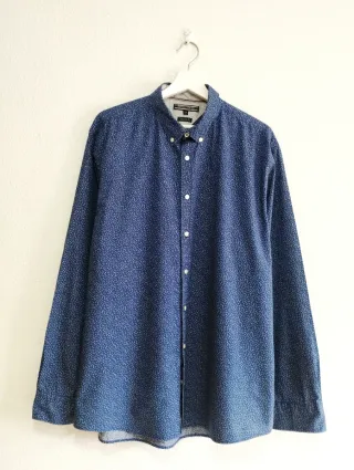 Camisa Tommy Hilfiger azul con estampado