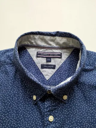 Camisa Tommy Hilfiger azul con estampado