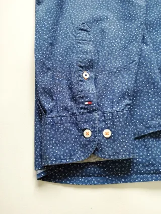 Camisa Tommy Hilfiger azul con estampado