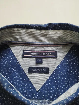 Camisa Tommy Hilfiger azul con estampado