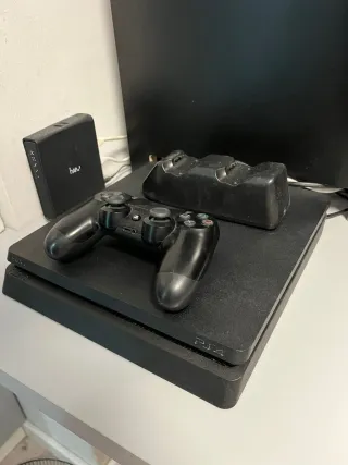 PS4 (PlayStation 4) Negra + Cargador
