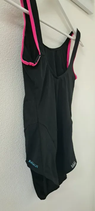Bañador negro con detalles rosa