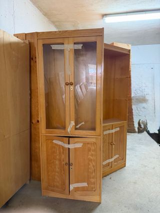 Armarios y estanteria madera y cristal