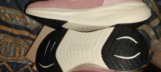 Deportivos mujer Paredes rosas y blancos