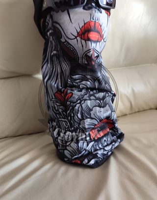 Cover face con teschio e fiori