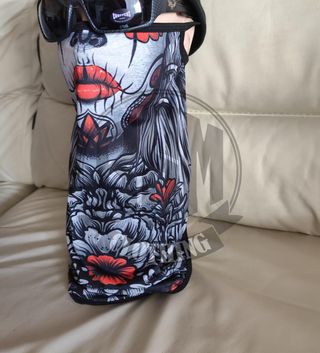 Cover face con teschio e fiori