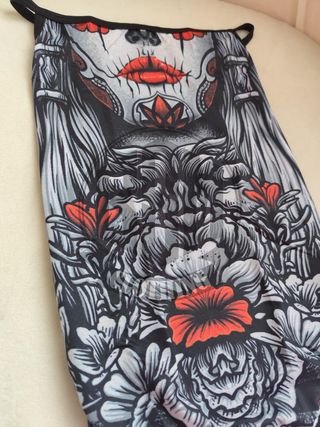 Cover face con teschio e fiori